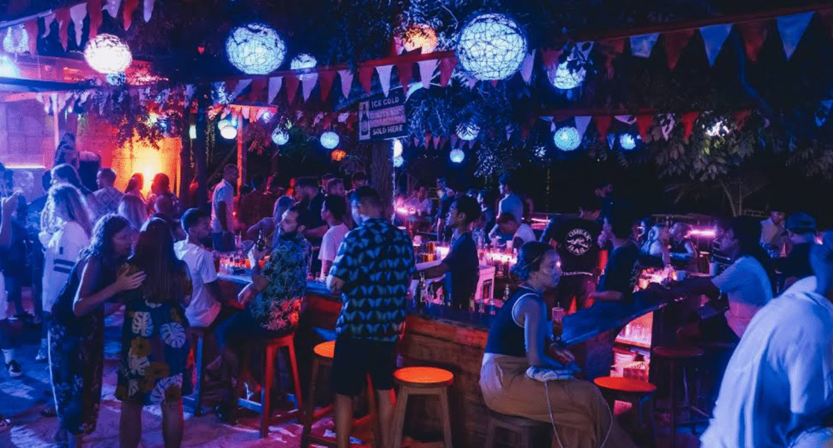 Ombak-bar-gili-trawangan